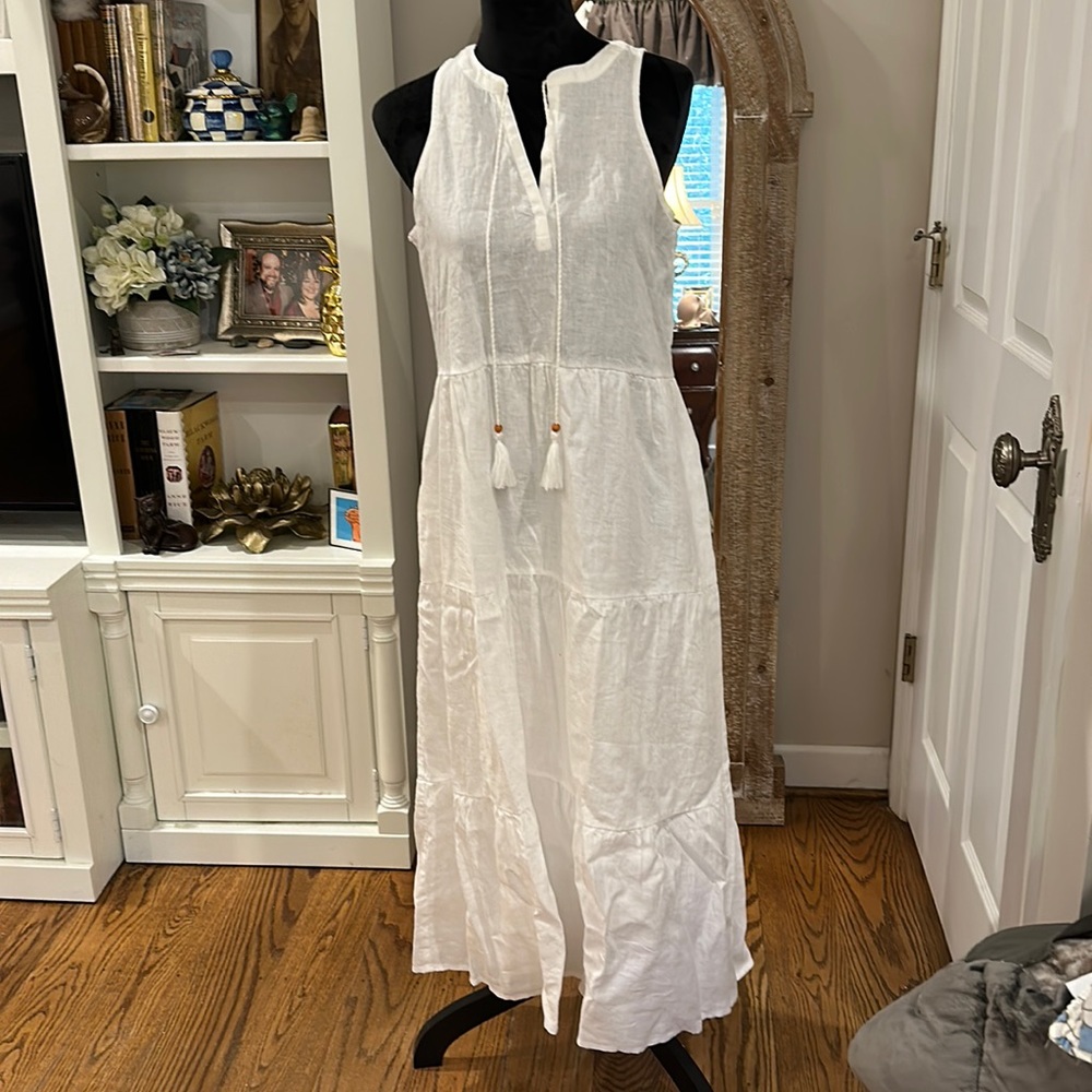 Magaschoni white NWT tiered Maxi Dress size Small